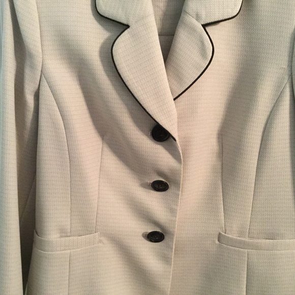 Evan-Picone Tan Suit - Picture 2 of 7